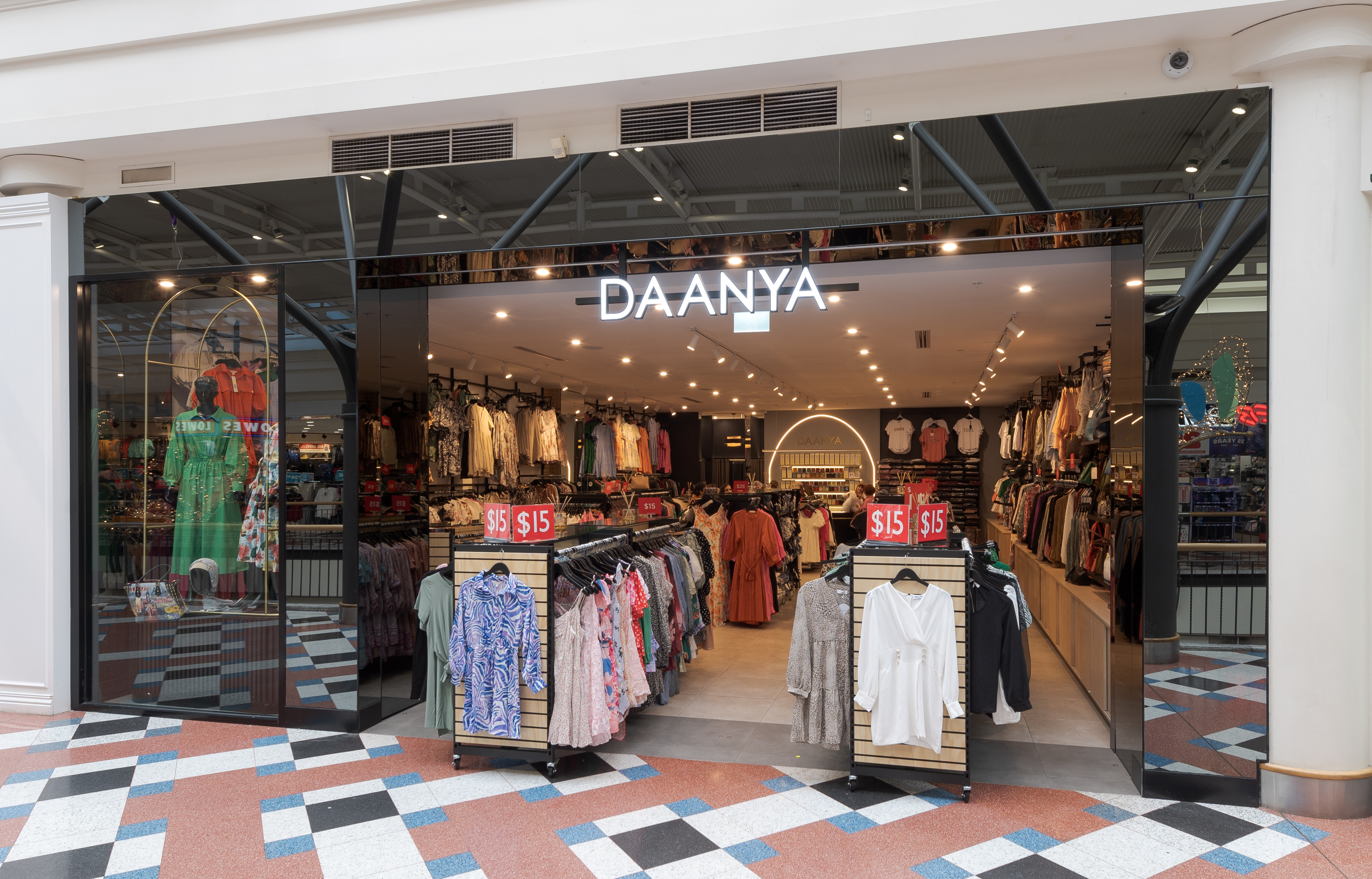 Daanya Fashion.png